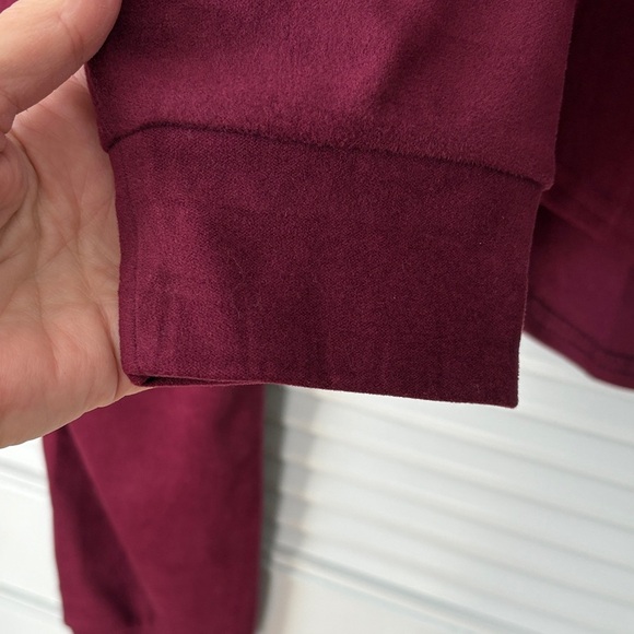 Burgundy Lounge Set with Button Detail.
Soft & cozy 
Perfect for travel - Picture 7 of 11